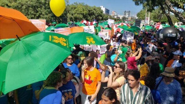 Mujeres protestan