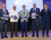 Juan Castillo, director ejecutivo de Fundación Solidaridad hace entrega del informe de la Encuesta de Presupuesto Abierto 2025 al ministro administrativo de la Presidencia, Andrés Bautista y a José Rijo Presbot, director general de la DIGEPRES.