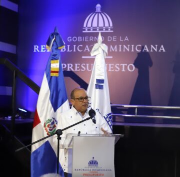 Juan Castillo, director ejecutivo de Fundación Solidaridad hace la presentación de los resultados de la Encuesta de Presupuesto Abierto 2025.