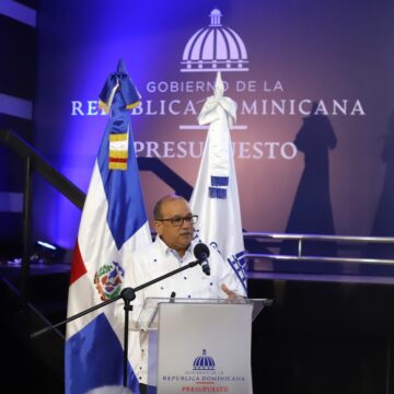 Juan Castillo, director ejecutivo de Fundación Solidaridad hace la presentación de los resultados de la Encuesta de Presupuesto Abierto 2025.